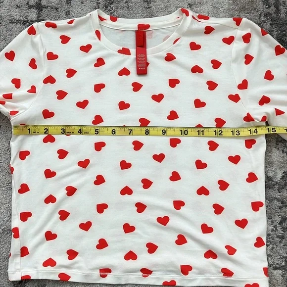 SKIMS Sleep Super Cropped Long Sleeve Top in Ruby & Marble Heart - Picture 9 of 9